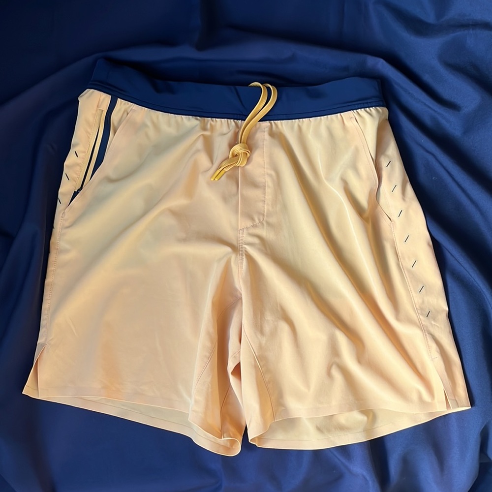 NWOT Ten Thousand Yellow Interval Short (No Liner) 7" Size Large